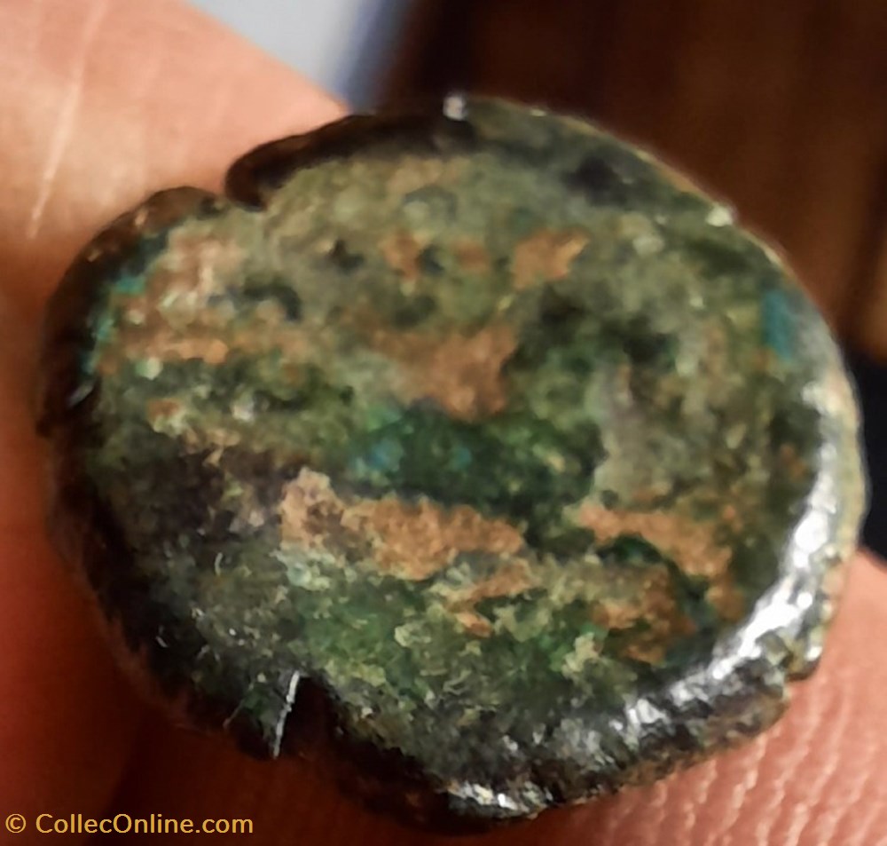 NIMES OU SMERTOS ? A DEFINIR D16.2 P3.03g reference a definir ? 4 monnaies antiques autres nimes ou smertos a definir d16 2 p3 03g reference a definir