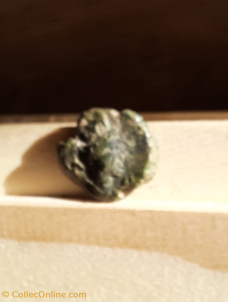 Marseille Bronze a l Oiseau A/ Tete de minerve a D R/ Oiseau sur Branche D12.8 Poid2.19.LTcf2082 monnaies antiquite av jc ap celtes marseille bronze a l oiseau a tete de minerve a d r oiseau sur branche d12 8 poid2 19 ltcf2082