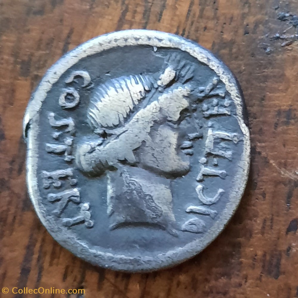 Jules Cesar A/Tete Ceres a d R/instruments pontificaux D18.6 P 3.75g RCV 1403 C 4 RRC 467/1b monnaies antiquite av jc ap romaines republicaines imperiales jules cesar a tete ceres a d r instruments pontificaux d18 6 p 3 75g rcv 1403 c 4 rrc 467 1b