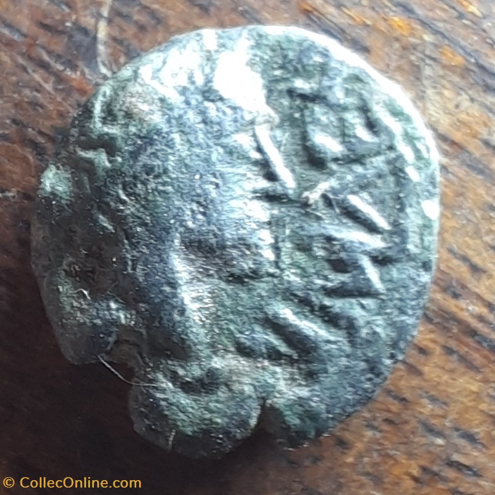 monnaie antique av jc ap gauloise antibes a tete couronnee a d r victoire couronnant un trophee a gauche 44 27 d13 5 p1 61g inconnue