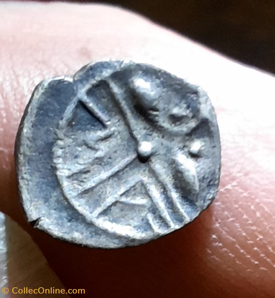 monnaies antiquite av jc celtes neronken a tete apollon a g r roue ma et bucrane 300 200 d9 8 p0 53g feugere ibl163