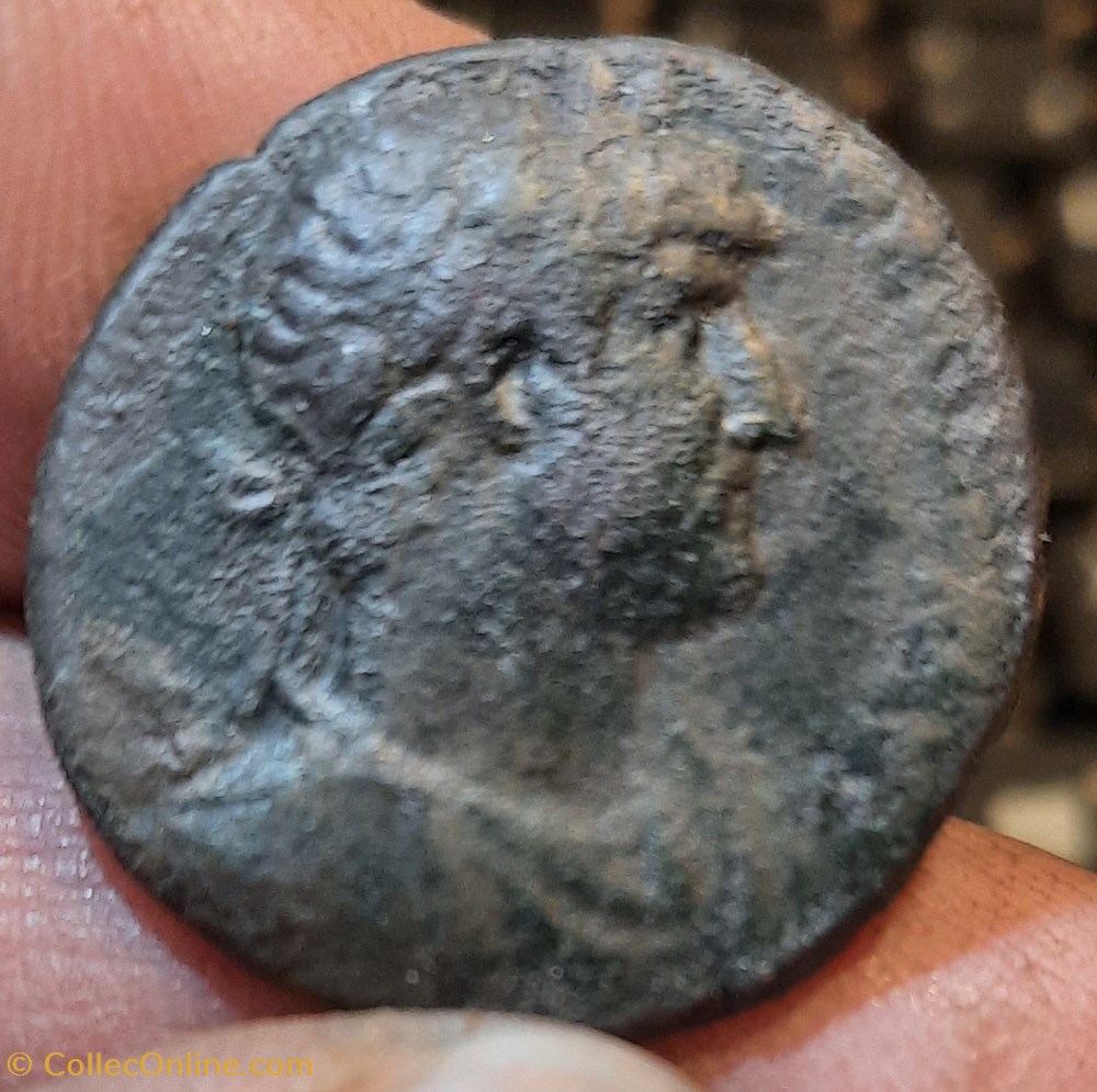 Hadrien A/Tete lauree a d R Paix debout a g D26.4 P9.55g C1142 RIC 616var RCV 3688 monnaies antiquite av jc ap romaines republicaines imperiales hadrien a tete lauree a d r paix debout a g d26 4 p9 55g c1142 ric 616var rcv 3688