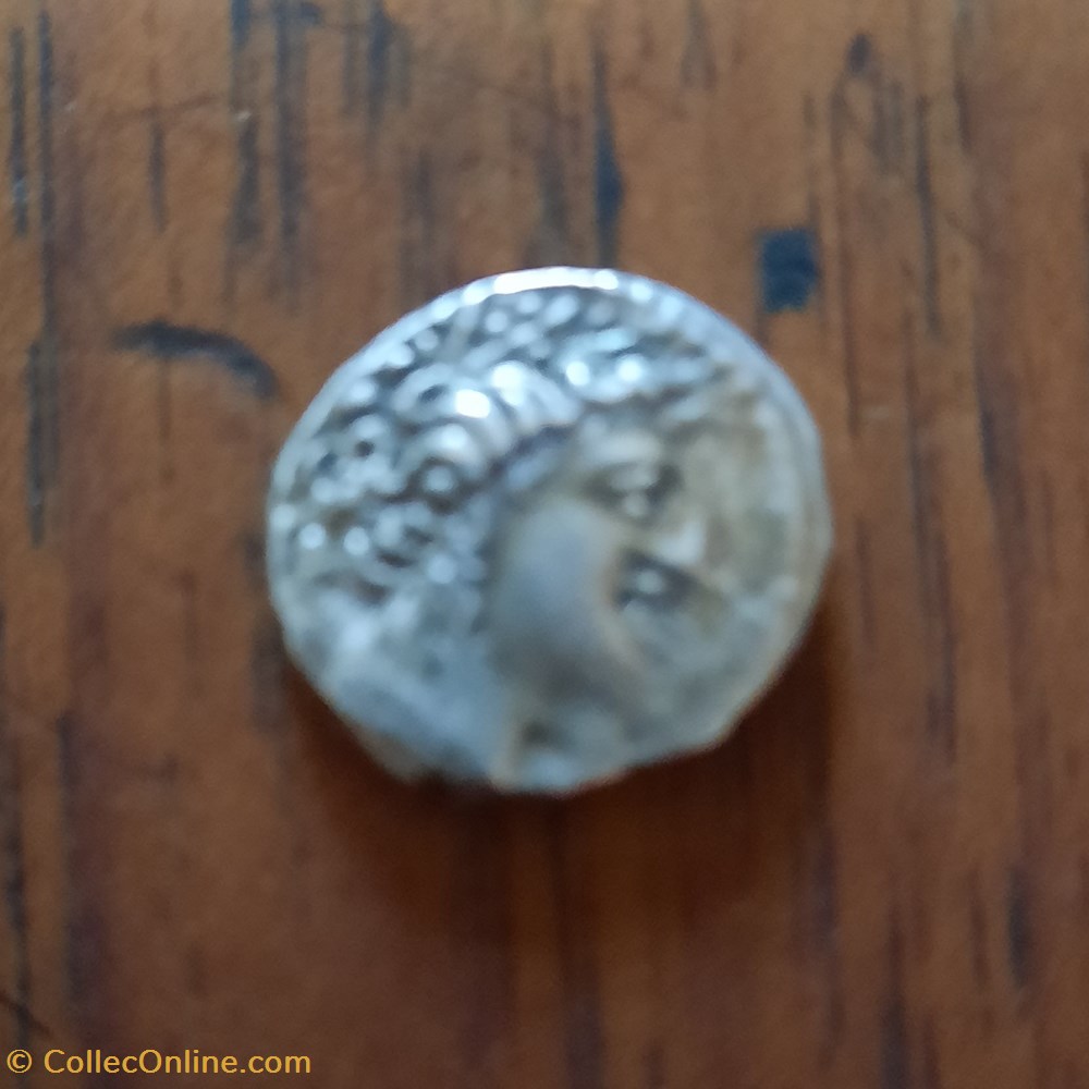 Marseille Imitation Drachme Lourde A/ Tete de Diane Celto-Ligure D14.8 P3.15g -300-200 Latour 2146 monnaie antique av jc ap gauloise marseille imitation drachme lourde a tete de diane celto ligure d14 8 p3 15g 300 200 latour 2146