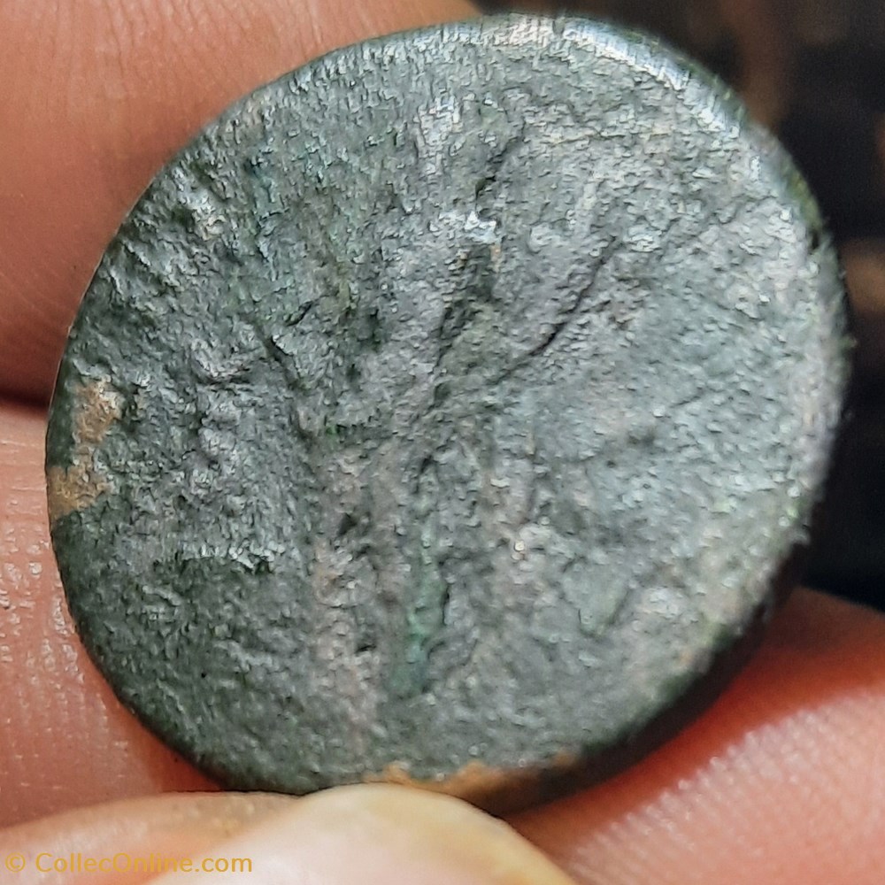 Titus A/Tete lauree a g R / Genie debout tourne a g D25.1 P 9.33g C97 RIC 127 RCV 2548 monnaies antiquite av jc ap romaines republicaines imperiales titus a tete lauree a g r genie debout tourne a g d25 1 p 9 33g c97 ric 127 rcv 2548