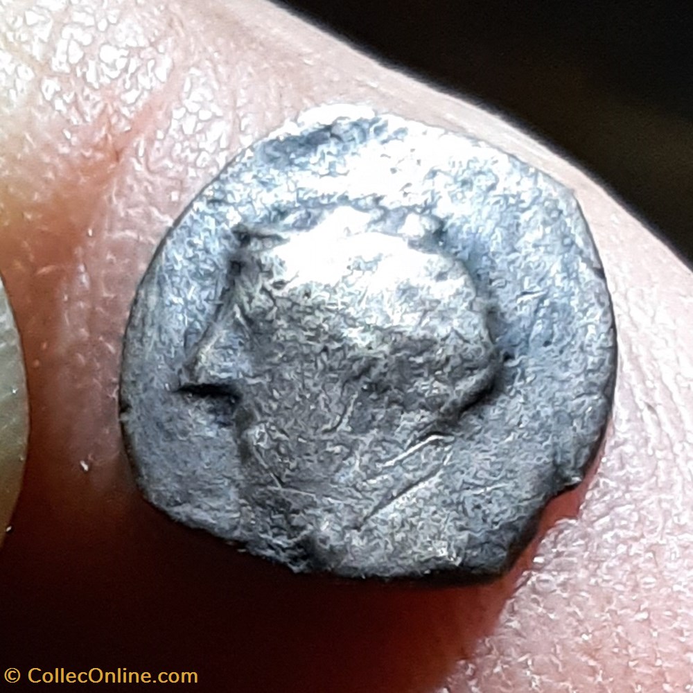 monnaies antiquite av jc celtes neronken a tete apollon a g r roue ma et bucrane 300 200 d9 8 p0 53g feugere ibl163