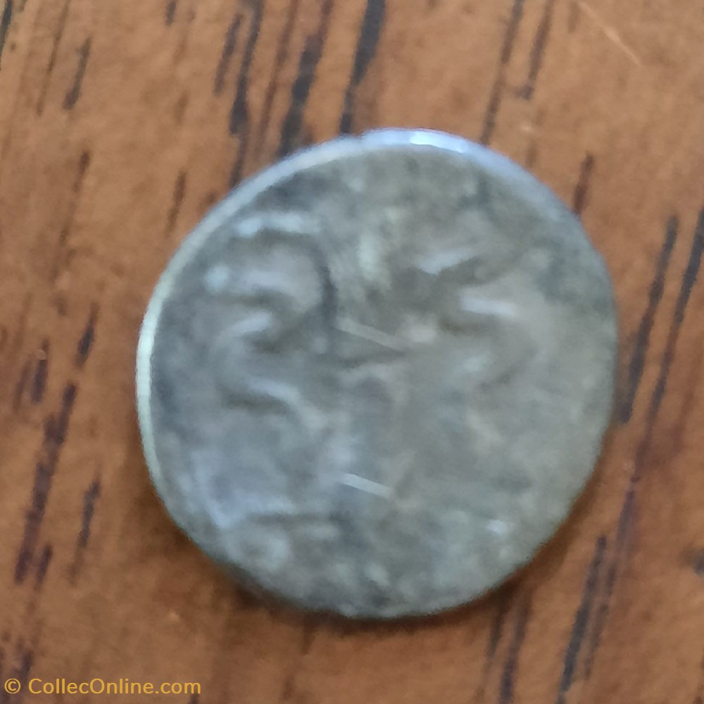 Octave A/Tetenue a d R /Victoire debout a g D13 P 1.31g RCV 1568 C 14 RIC 276 monnaie antique jc ap romaine republicaine imperiale octave a tetenue a d r victoire debout a g d13 p 1 31g rcv 1568 c 14 ric 276