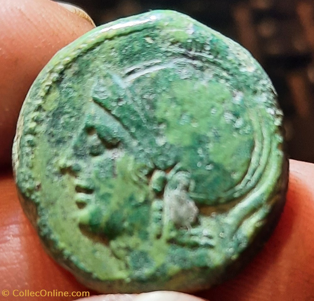 Republique Romaine A/ Tete de Rome a g R/ Proue de navire,marteau -217-215 D22.8 P 11 RCV215 RRC38/6 monnaies antiques romaines imperiales republicaines republique romaine a tete de rome a g r proue de navire marteau 217 215 d22 8 p 11 rcv215 rrc38 6