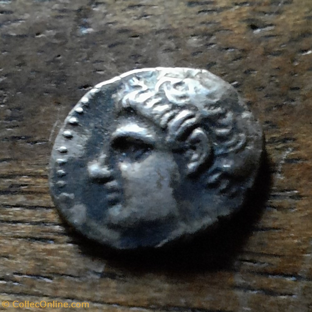 Marseille A/Tete Apollon ( tete de Pompee) Roue MA -121-82 D10 P 0.57 MHM 18 monnaie antique av jc gauloise marseille a tete apollon tete de pompee roue ma 121 82 d10 p 0 57 mhm 18