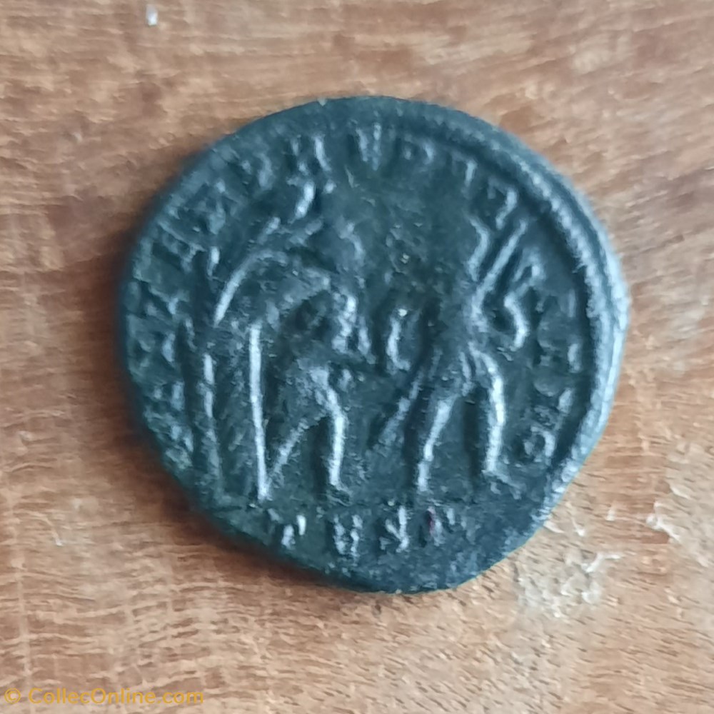 Constans A / Busta diademe a g R / Soldat et personnage a d D 21.7 P 3.43g RIC 118 C 19 monnaie antique av jc ap romaine republicaine imperiale constans a busta diademe a g r soldat et personnage a d d 21 7 p 3 43g ric 118 c 19