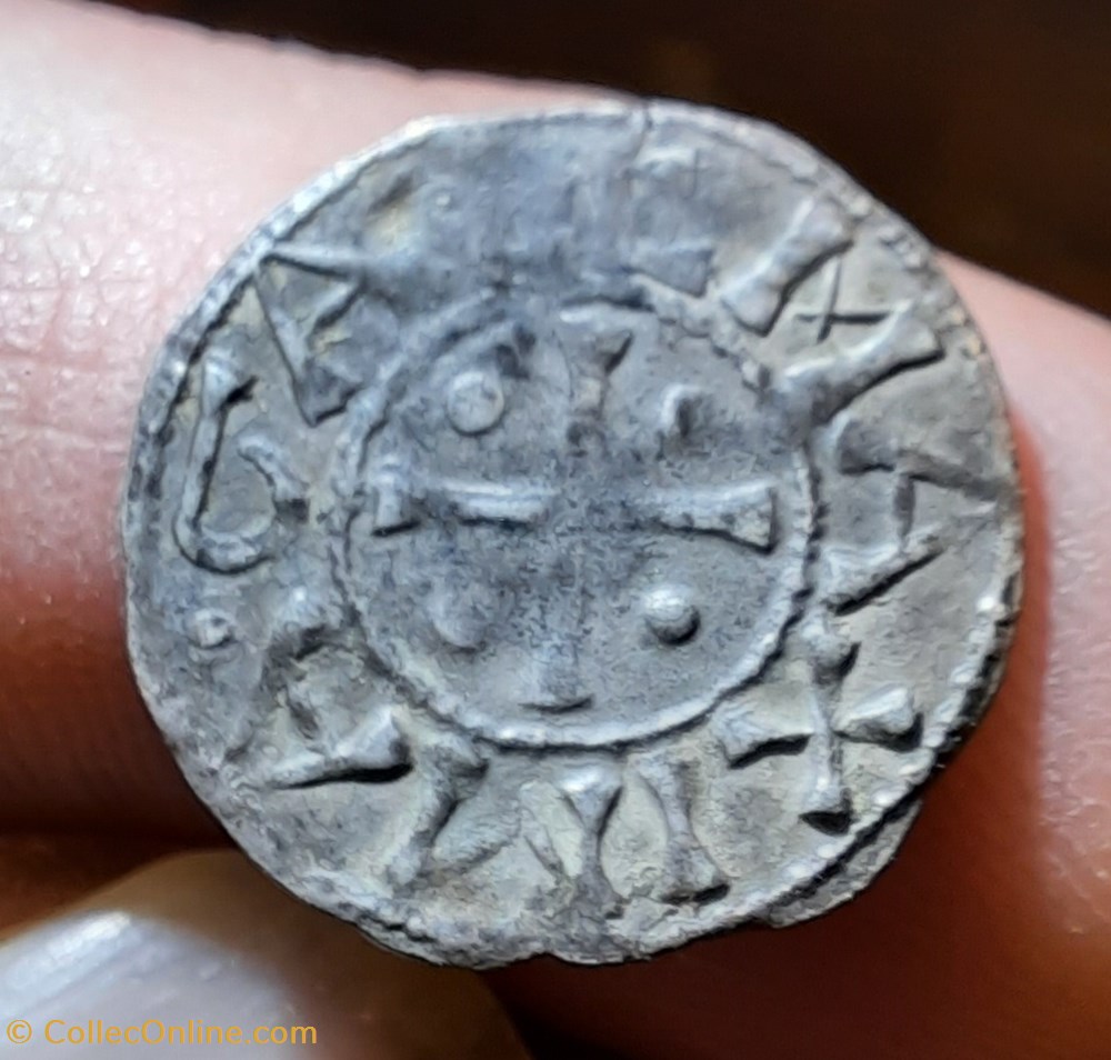 Acheveche vienne A/Tete nue a g R/Crois et 4 besants 1200/1250 D17.3 P0.98g BD1044 PA4828 monnaies france feodales acheveche vienne a tete nue a g r crois et 4 besants 1200 1250 d17 3 p0 98g bd1044 pa4828
