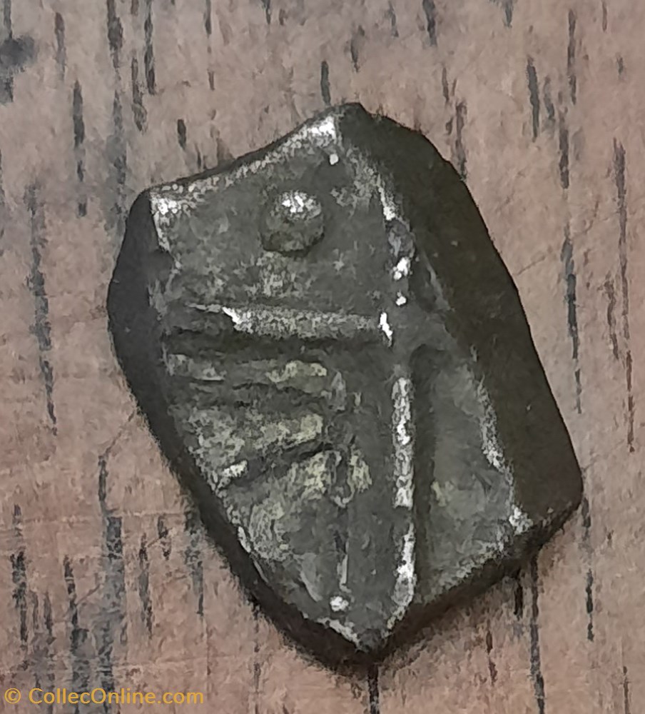 Cadurques A/Tete triangulaire a g R/ Croix bouletee ,hache etc -100-199 D14 P 1.90g LT3263 monnaies antiquite av jc ap celtes cadurques a tete triangulaire a g r croix bouletee hache etc 100 199 d14 p 1 90g lt3263
