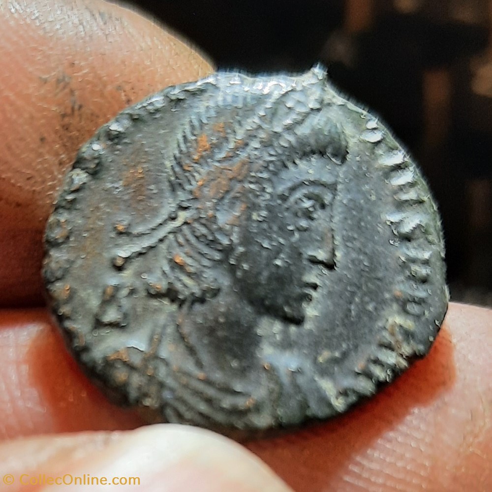 Constance 2 A/Tete diademee a d R/ Soldat terrassant cavalier +350+352 D20.1 P4.84g RIC 138 monnaies antiquite jc ap romaines republicaines imperiales constance 2 a tete diademee a d r soldat terrassant cavalier 350 352 d20 1 p4 84g ric 138