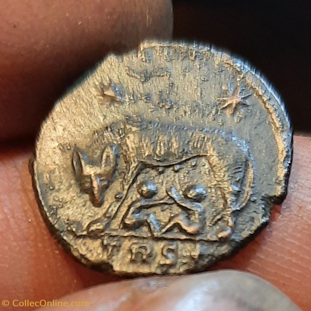 Rome A/Tete casquee a g R/Louve +330+331 D17.9 P2.36g C17 RIC547 monnaies antiquite av jc ap romaines republicaines imperiales rome a tete casquee a g r louve 330 331 d17 9 p2 36g c17 ric547
