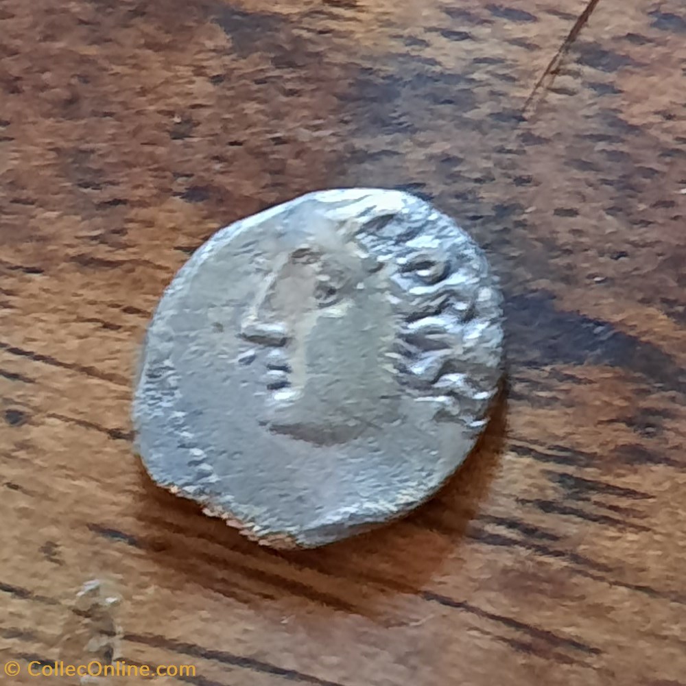 Marseille Obole MA .A/Tete Apollon a g R/Roue -100-50 D9 P 0.59g Feugere OBM 10b monnaie antique av jc gauloise marseille obole ma a tete apollon a g r roue 100 50 d9 p 0 59g feugere obm 10b