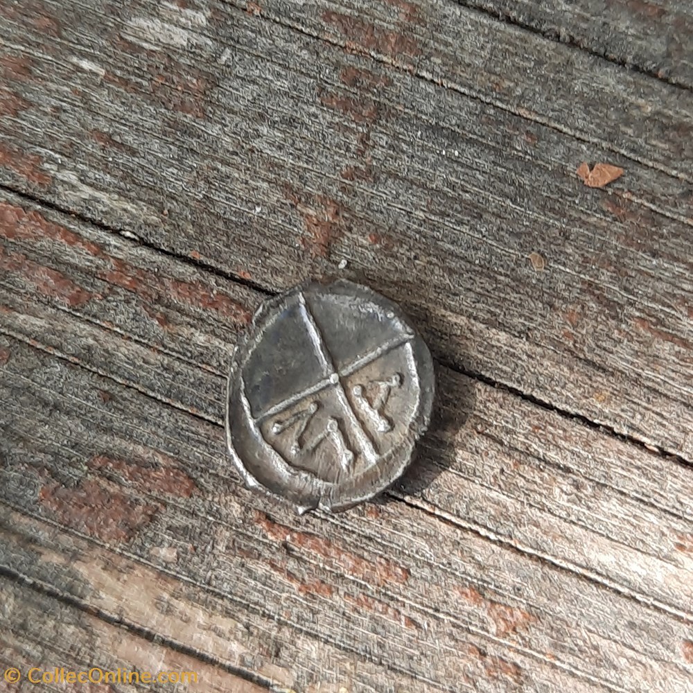 Provence imit Marseille A/Tete a d R/ Roue MA bouletees -75-25 D9.8 P0.45 Feugere OBP1-3 3 monnaie antique av jc ap gauloise provence imit marseille a tete a d r roue ma bouletees 75 25 d9 8 p0 45 feugere obp1 3