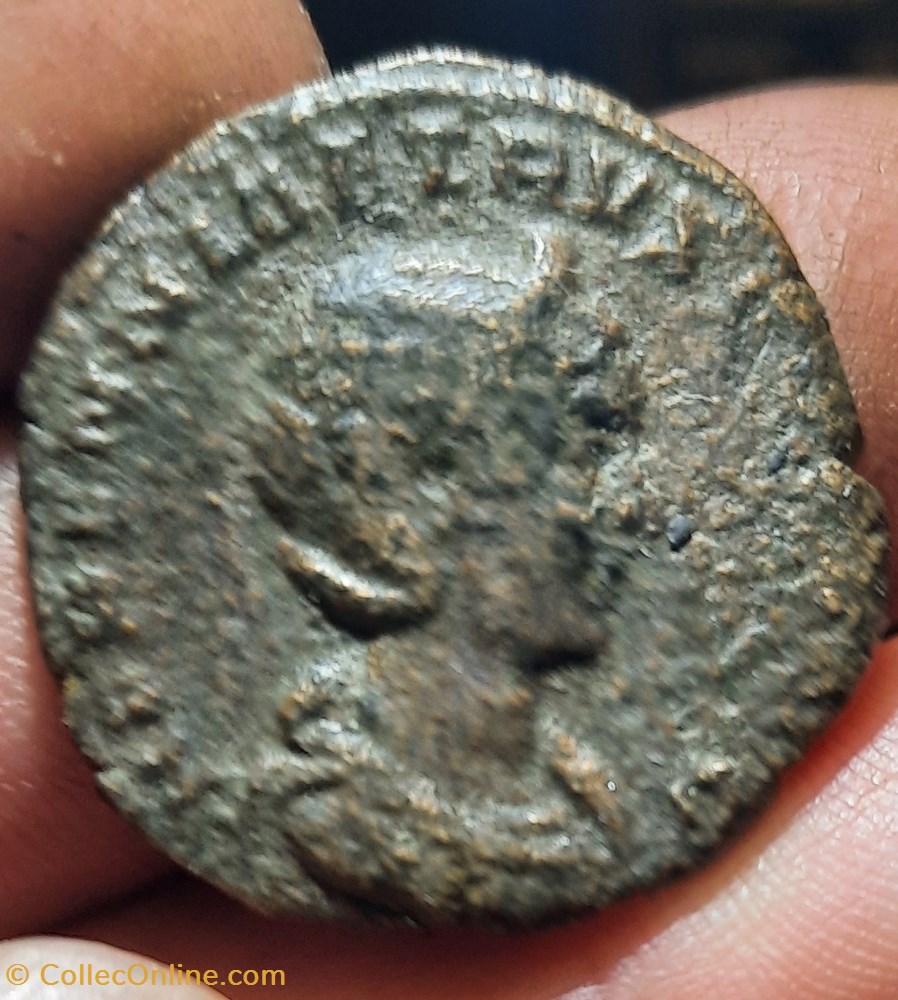 Etruscille A /Buste a d R / Pudeur assise a g D28.4 P12.48g C22 RCV 9505 RIC136b monnaies antiquite av jc ap romaines republicaines imperiales etruscille a buste a d r pudeur assise a g d28 4 p12 48g c22 rcv 9505 ric136b