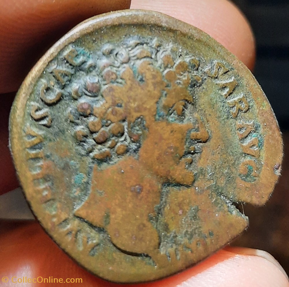 Marc Aurele A/ Tete nue a d R/Minerve marchant a d D30.2 P 24.08g C576 RIC 1243 RCV 4808 monnaie antiquite av jc ap romaine republicaine imperiale marc aurele a tete nue a d r minerve marchant a d d30 2 p 24 08g c576 ric 1243 rcv 4808