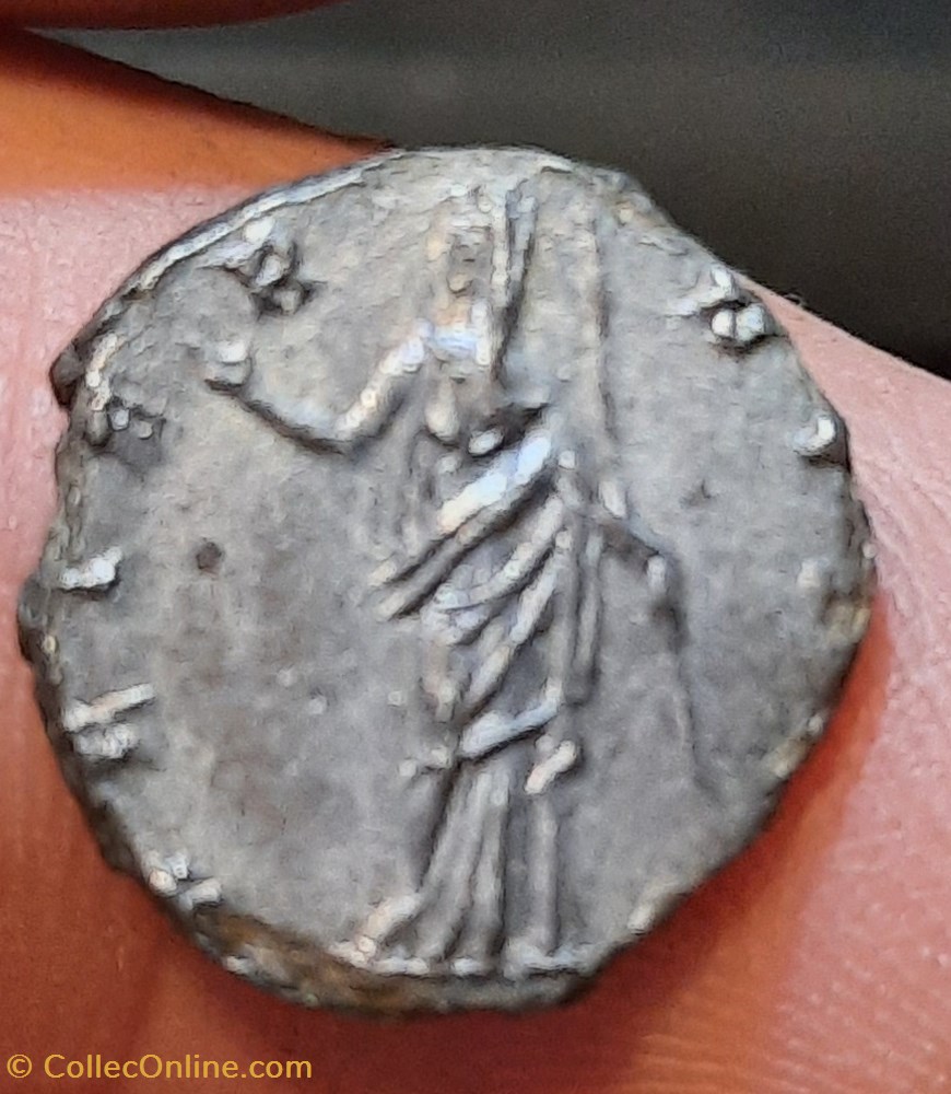 Faustine A/Tete a d R/Eternite debout de face D15.5 P1.85g C26 RIC344 RC 1348 monnaies antiquite av jc ap romaines republicaines imperiales faustine a tete a d r eternite debout de face d15 5 p1 85g c26 ric344 rc 1348