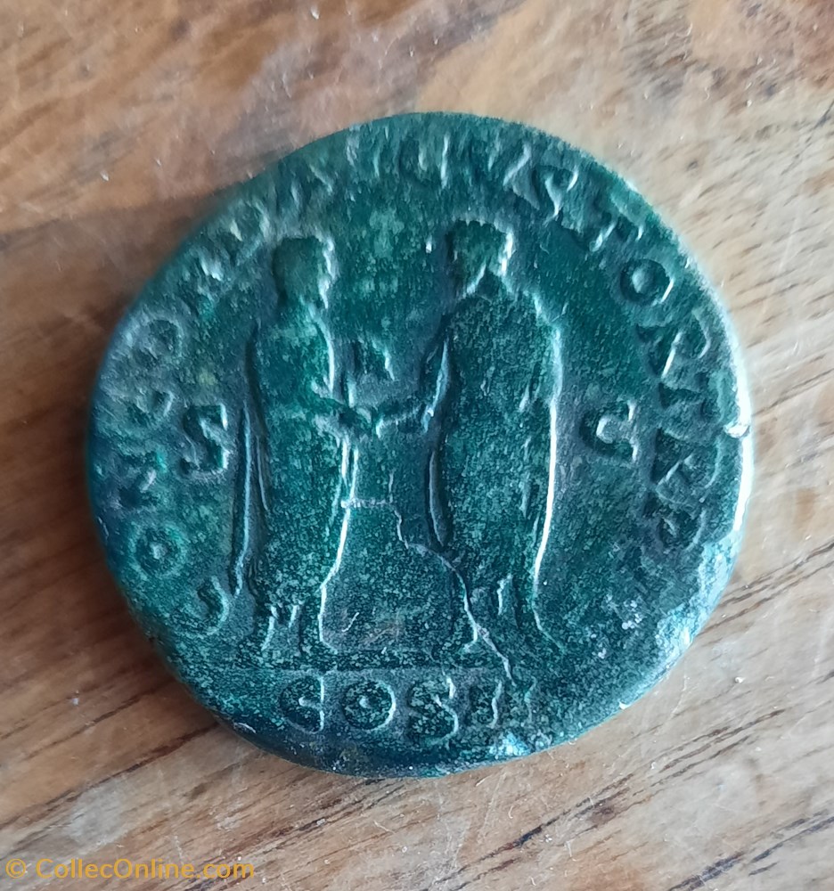 Lucius Veus A/Tete lauree a d R/ Deux empereurs se donnant la main D31.4 P 21.10g RIC 1308 monnaie antiquite av jc ap romaine republicaine imperiale lucius veus a tete lauree a d r deux empereurs se donnant la main d31 4 p 21 10g ric 1308