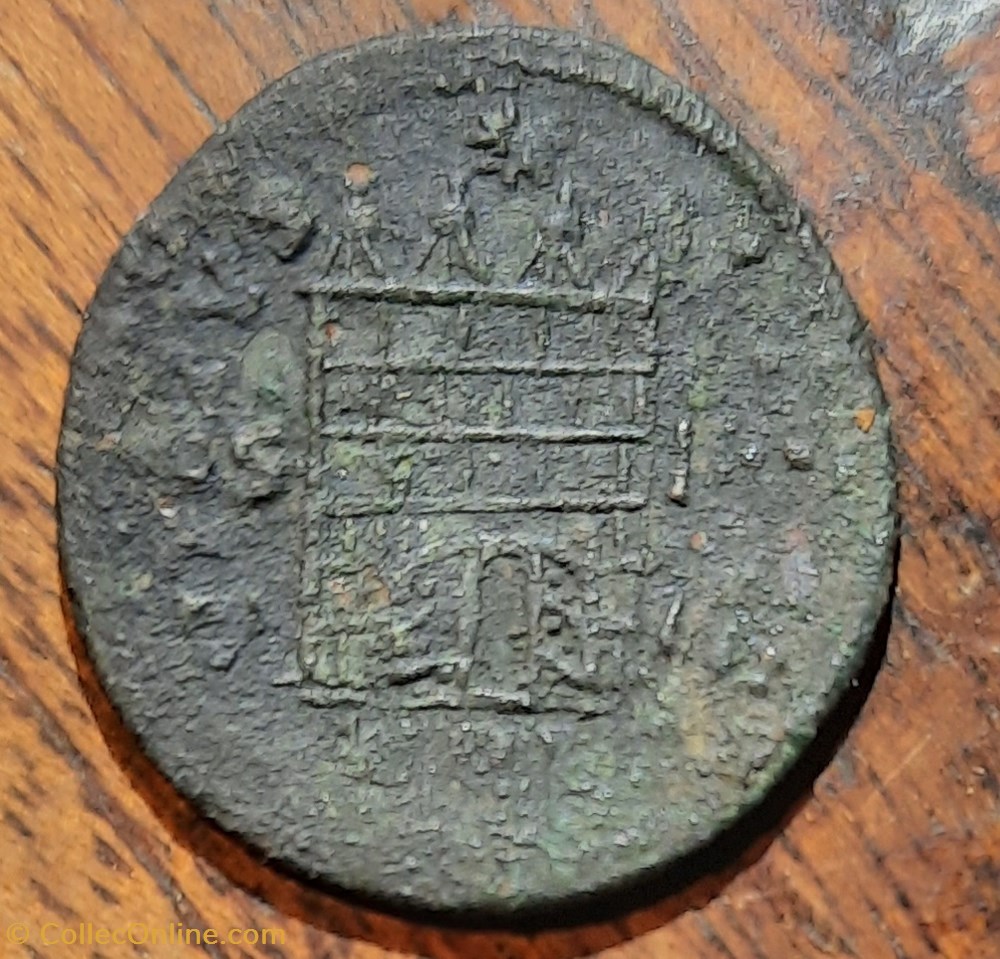 Constantin 2 A Buste laure a g R / Porte de camp +327+328 D19.8 P 2.01g C239 RIC315 monnaie antique av jc ap romaine republicaine imperiale constantin 2 a buste laure a g r porte de camp 327 328 d19 8 p 2 01g c239 ric315