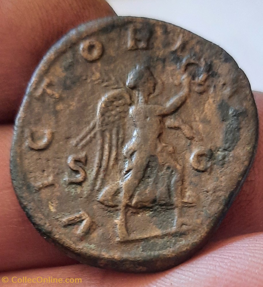 Maximin 1°Thrace A/Tete lauree a d R / Victoire marchant a d D30 P20.48g C99 RCV8317 RIC16 monnaies antiquite av jc ap romaines republicaines imperiales maximin 1 thrace a tete lauree a d r victoire marchant a d d30 p20 48g c99 rcv8317 ric16