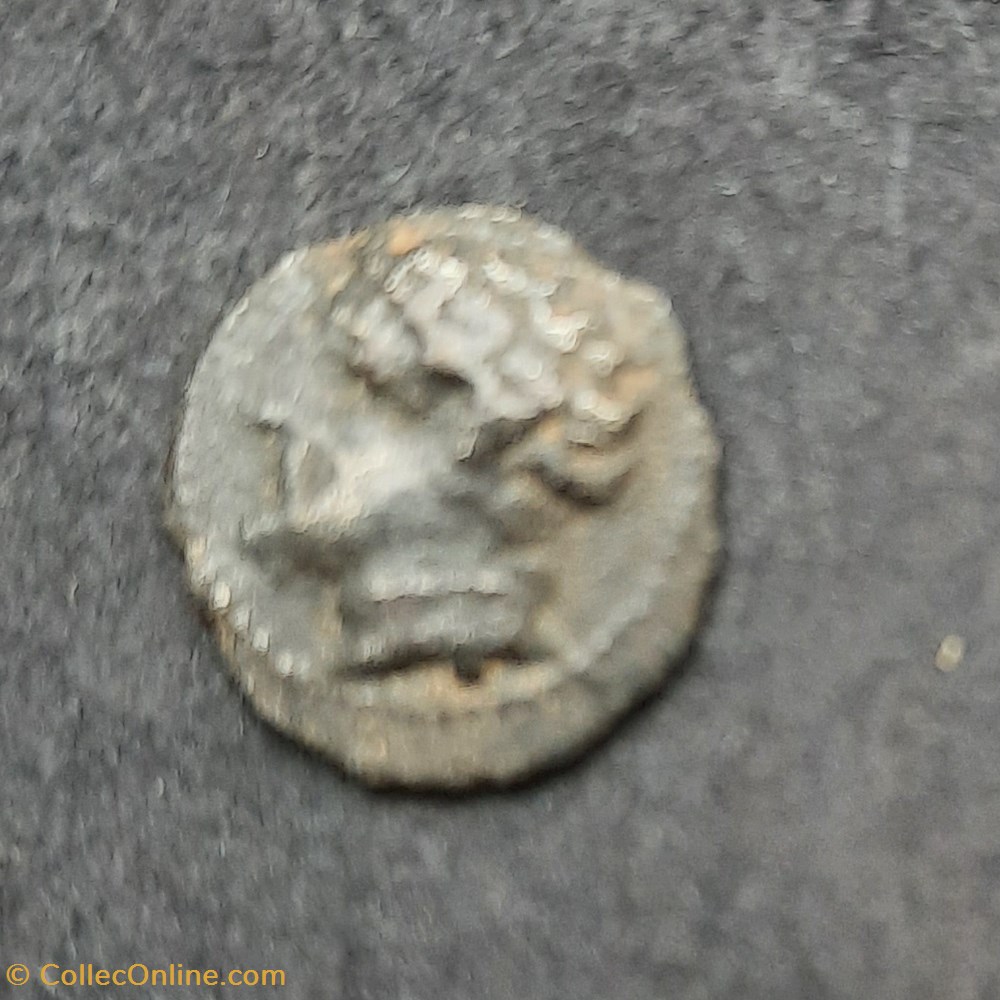 Marseille Obole A/Tete Apollon a g (collier) R/Roue MA. D11.3 P0.56g Pas de reference 4 monnaie antique av jc gauloise marseille obole a tete apollon a g collier r roue ma d11 3 p0 56g pas de reference