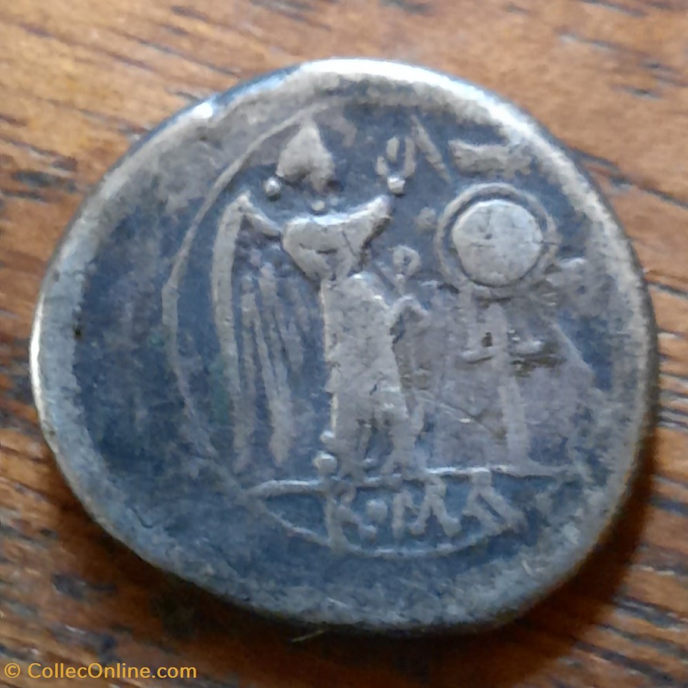 Anonymes Victoriat A/Tete lauree de Jupiter R/Victoire a d couronnant trophee D18.5 P2.89 RSC9 monnaie antique av jc ap romaine republicaine imperiale anonymes victoriat a tete lauree de jupiter r victoire a d couronnant trophee d18 5 p2 89 rsc9