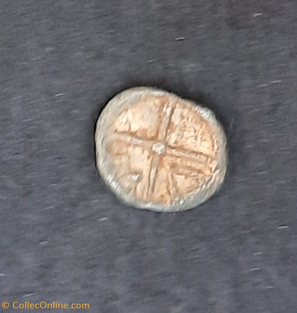 Marseille Imitation,Obole Salyenne ? A/Tete a g R/Roue M-LAMBDA D10 P0.38g Feugere PAS REFERENCE monnaie antique av jc ap gauloise marseille imitation obole salyenne a tete a g r roue m lambda d10 p0 38g feugere pas reference