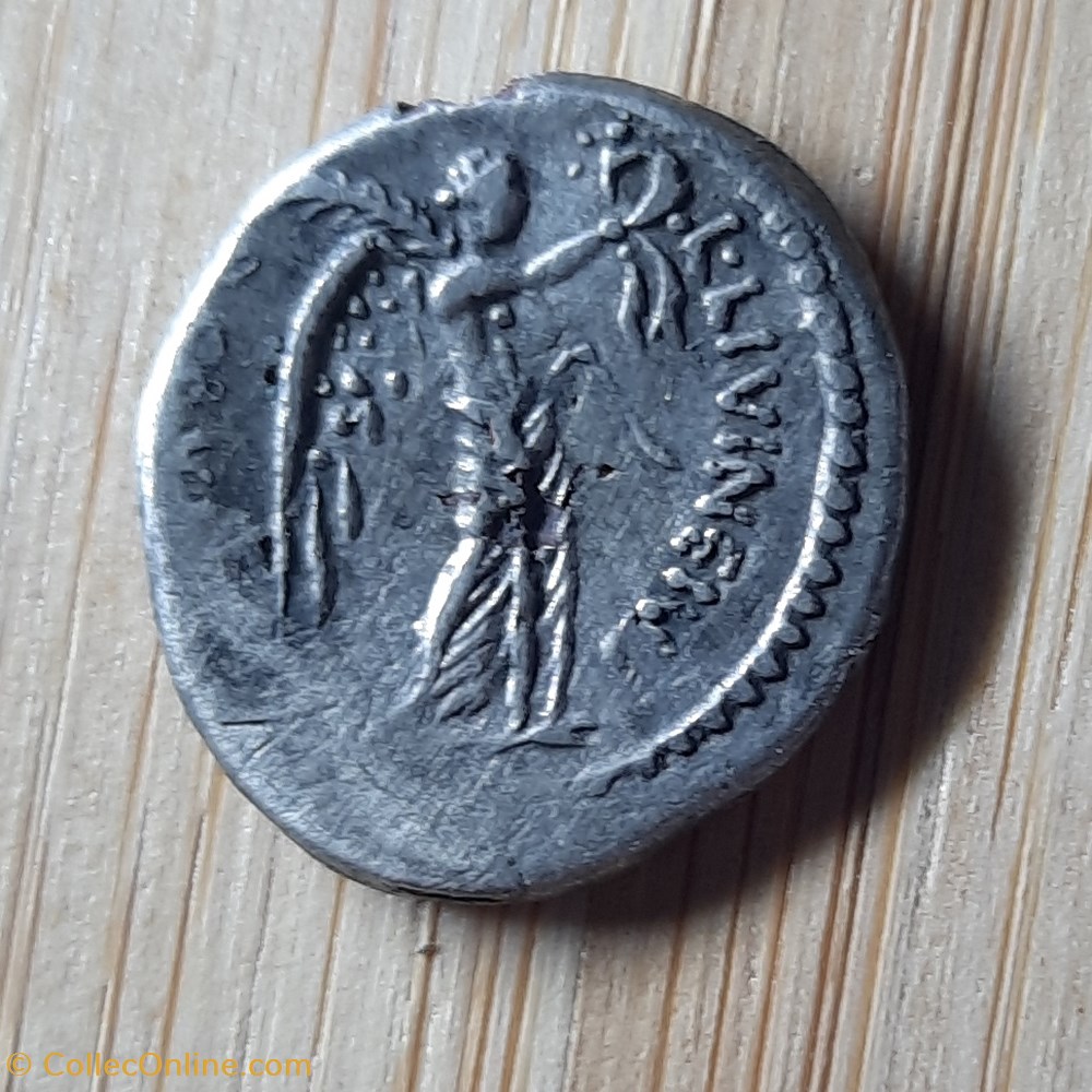 Octave A/ Tete nue a d R/Victoire a d D18 P 2.72g RRC 494/25 B.82 (julia) monnaie antique jc ap romaine republicaine imperiale octave a tete nue a d r victoire a d d18 p 2 72g rrc 494 25 b 82 julia