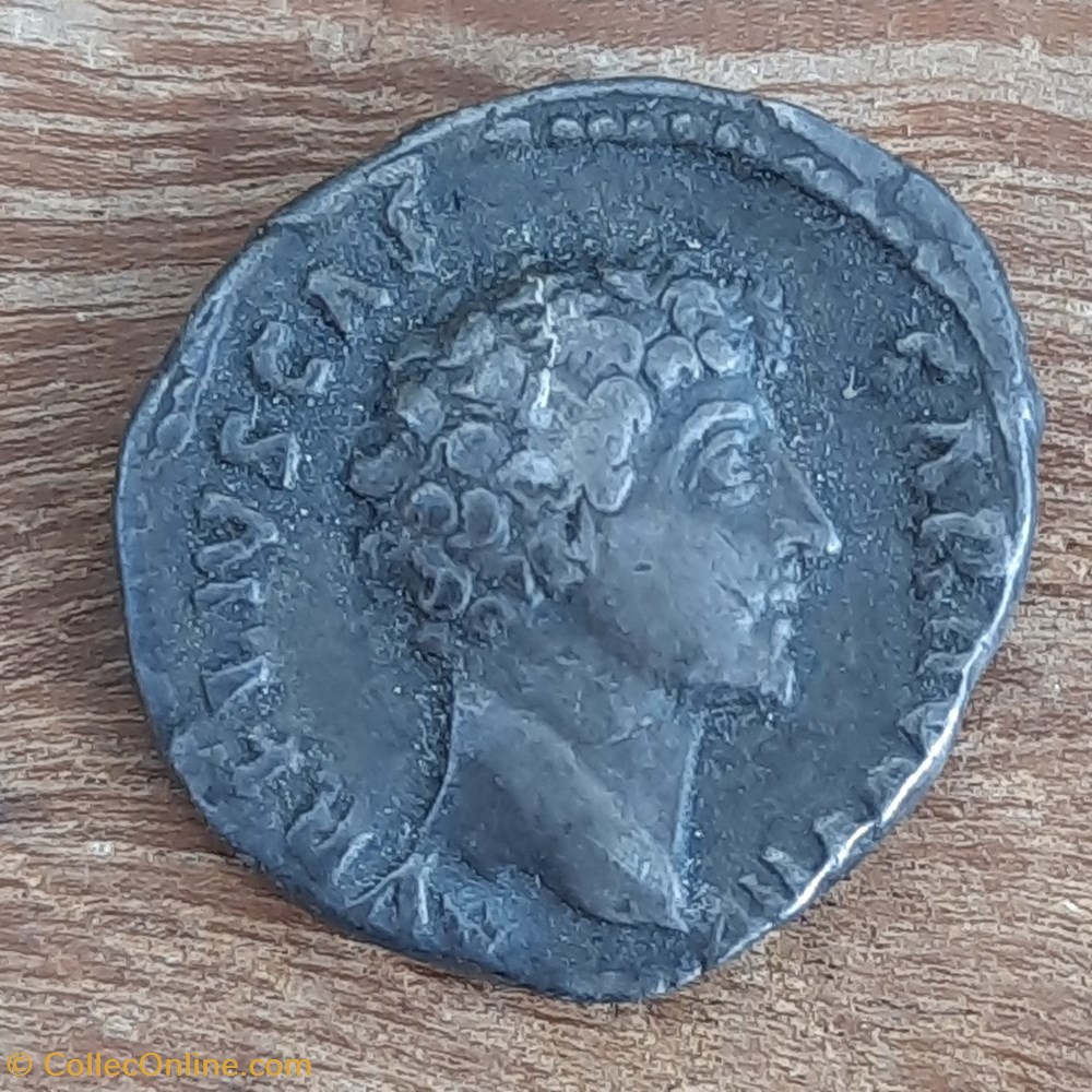 Marc Aurele A/ Tete nue a d R/ Honneur debout a g +146 D 18 P3.25g RCV 1379 C110 RIC 429a monnaie antique av jc ap romaine republicaine imperiale marc aurele a tete nue a d r honneur debout a g 146 d 18 p3 25g rcv 1379 c110 ric 429a