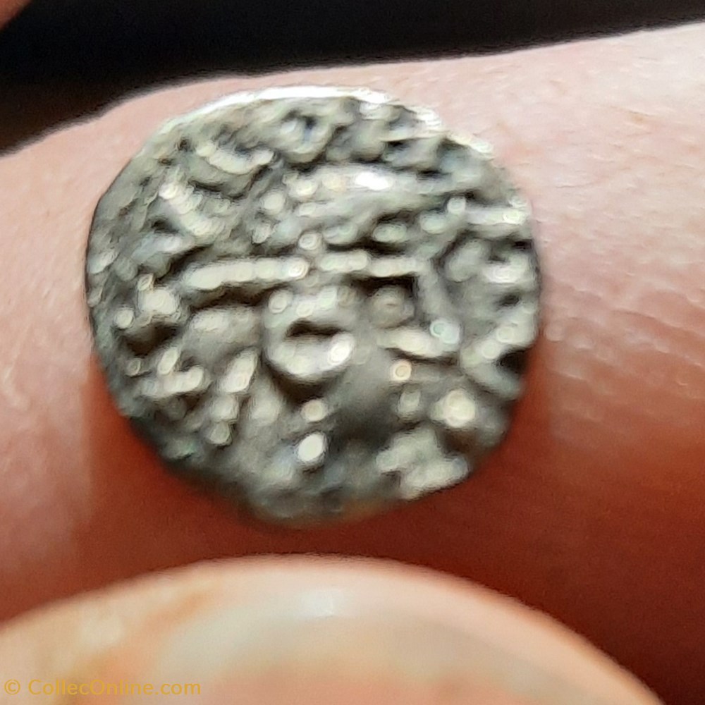 monnaies france merovingiennes sceat a la tete casquee a tete a d r 2 croix 4 annelets 710 760 d10 6 p0 66g sceattas f120 p71