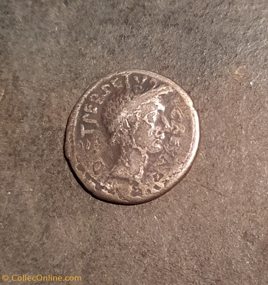 monnaie antique av jc ap romaine republicaine imperiale jules cesar a tete lauree a d r venus debout a g 44 d 18 4 p 3 28 rcv 1411 c 23 rrc480 8