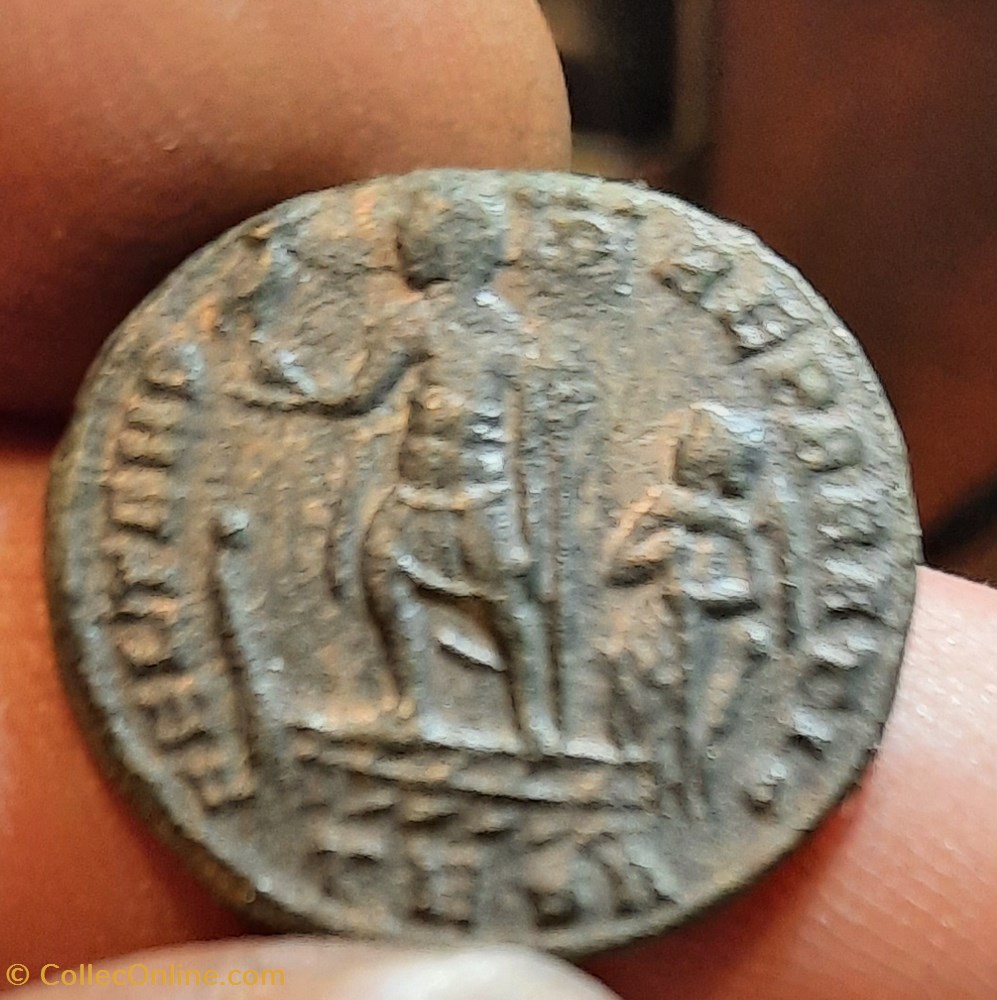 Constans A /Tete lauree a d R/Constans et Victoire a g +349+350 D22.6 P5.15g RIC109 C10 monnaies antiquite av jc ap romaines republicaines imperiales constans a tete lauree a d r constans et victoire a g 349 350 d22 6 p5 15g ric109 c10