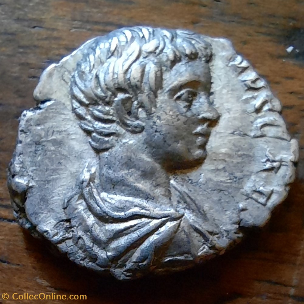 Caracalla A/Tete nue a d R/ Pallas debout a g D 17.1 P 3.45g RCV 6887 C 566 RIC 330 monnaie antique av jc ap romaine republicaine imperiale caracalla a tete nue a d r pallas debout a g d 17 1 p 3 45g rcv 6887 c 566 ric 330