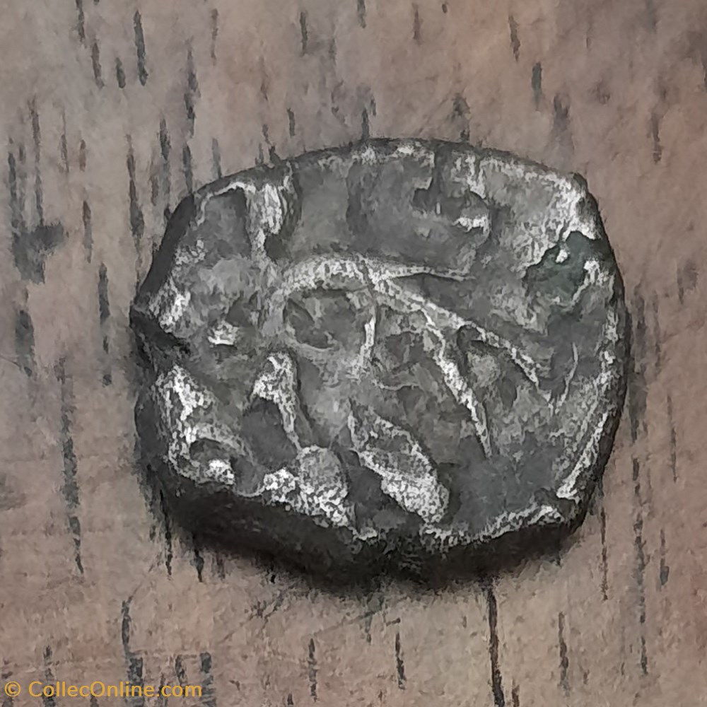 Volques tectosages A/Tete stylisee a g R/Roue a 4 rayons ,balle,hache,elipse D14.5 P2.41g LT3254 monnaies antiquite av jc ap celtes volques tectosages a tete stylisee a g r roue a 4 rayons balle hache elipse d14 5 p2 41g lt3254