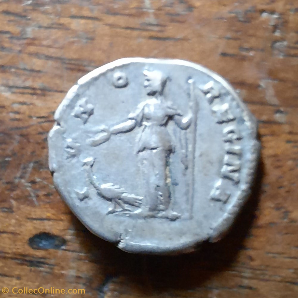 Lucille A/Tete a droite R/Junon debout a g D17.9 P3.22gRCV 5487 C 41 RIC 772 monnaie antique av jc ap romaine republicaine imperiale lucille a tete a droite r junon debout a g d17 9 p3 22grcv 5487 c 41 ric 772