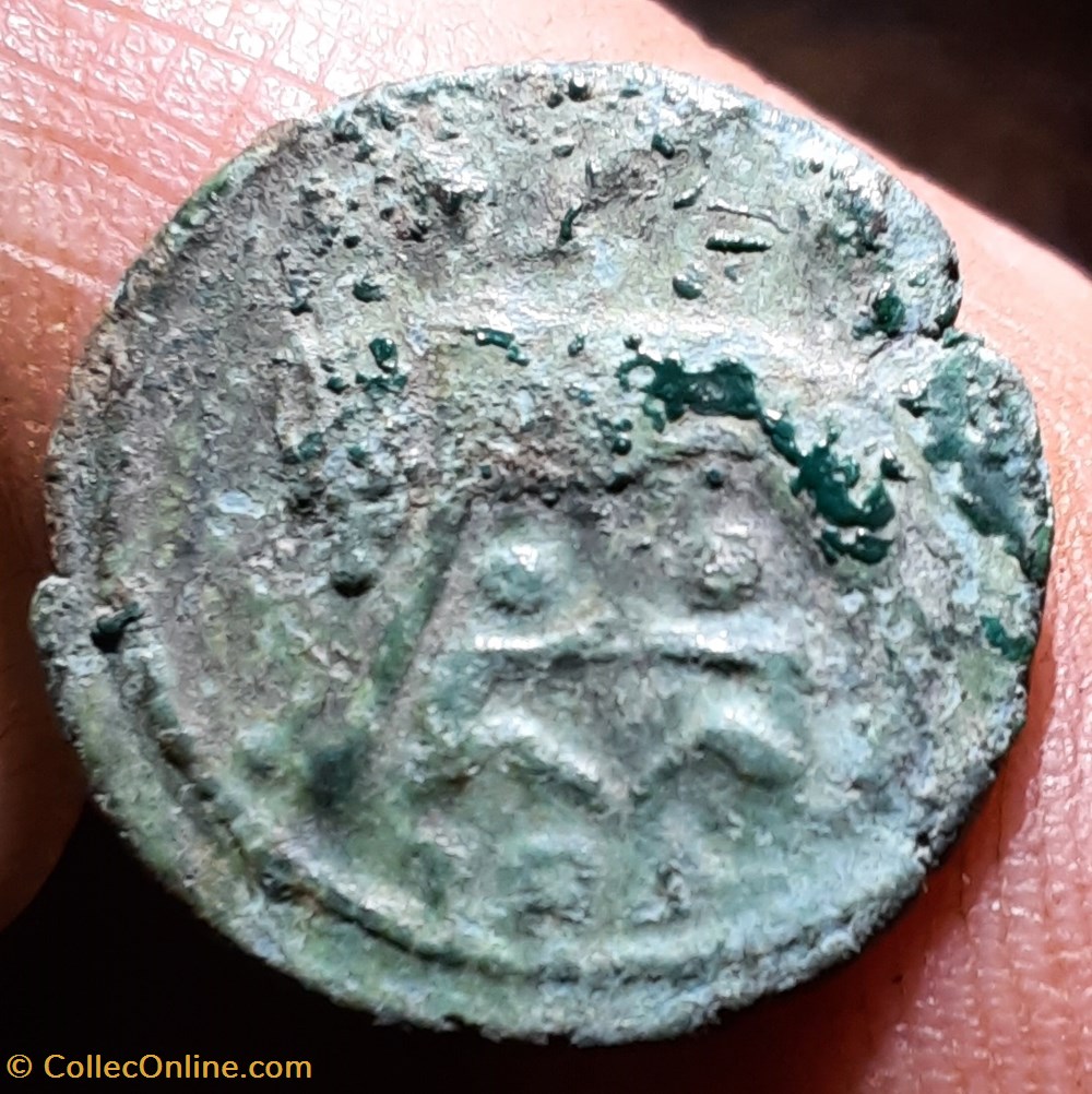Rome A/ Buste casquee et cuirasse a g R /Louve a g D17.3 P2.16g C18 RIC561 monnaies antiquite av jc ap romaines republicaines imperiales rome a buste casquee et cuirasse a g r louve a g d17 3 p2 16g c18 ric561