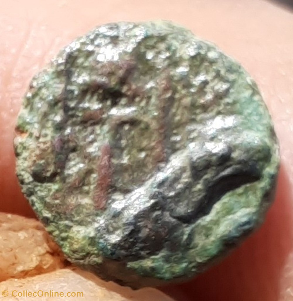monnaies antiques celtes petit bronze de marseille au trepied etat moyen mais excessivement rare
