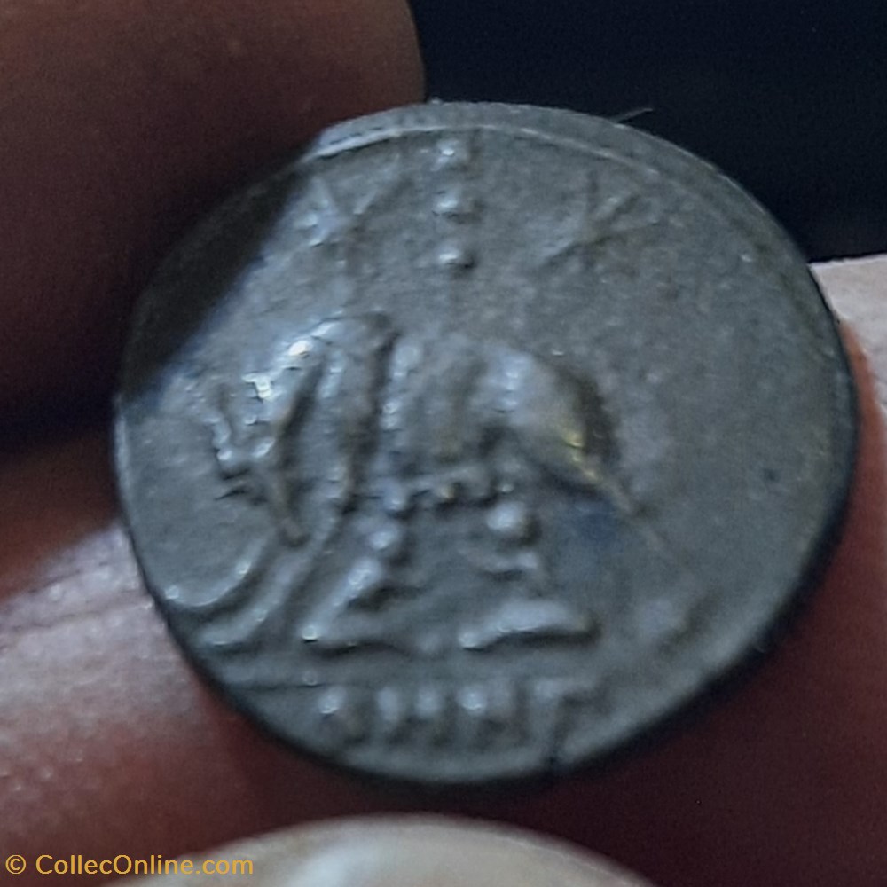 Rome A/Tete casquee de Rome a g R/ Louve a g +330+331 D17.7 P1.93g RIC 195 C17 monnaies antiquite av jc ap romaines republicaines imperiales rome a tete casquee de rome a g r louve a g 330 331 d17 7 p1 93g ric 195 c17