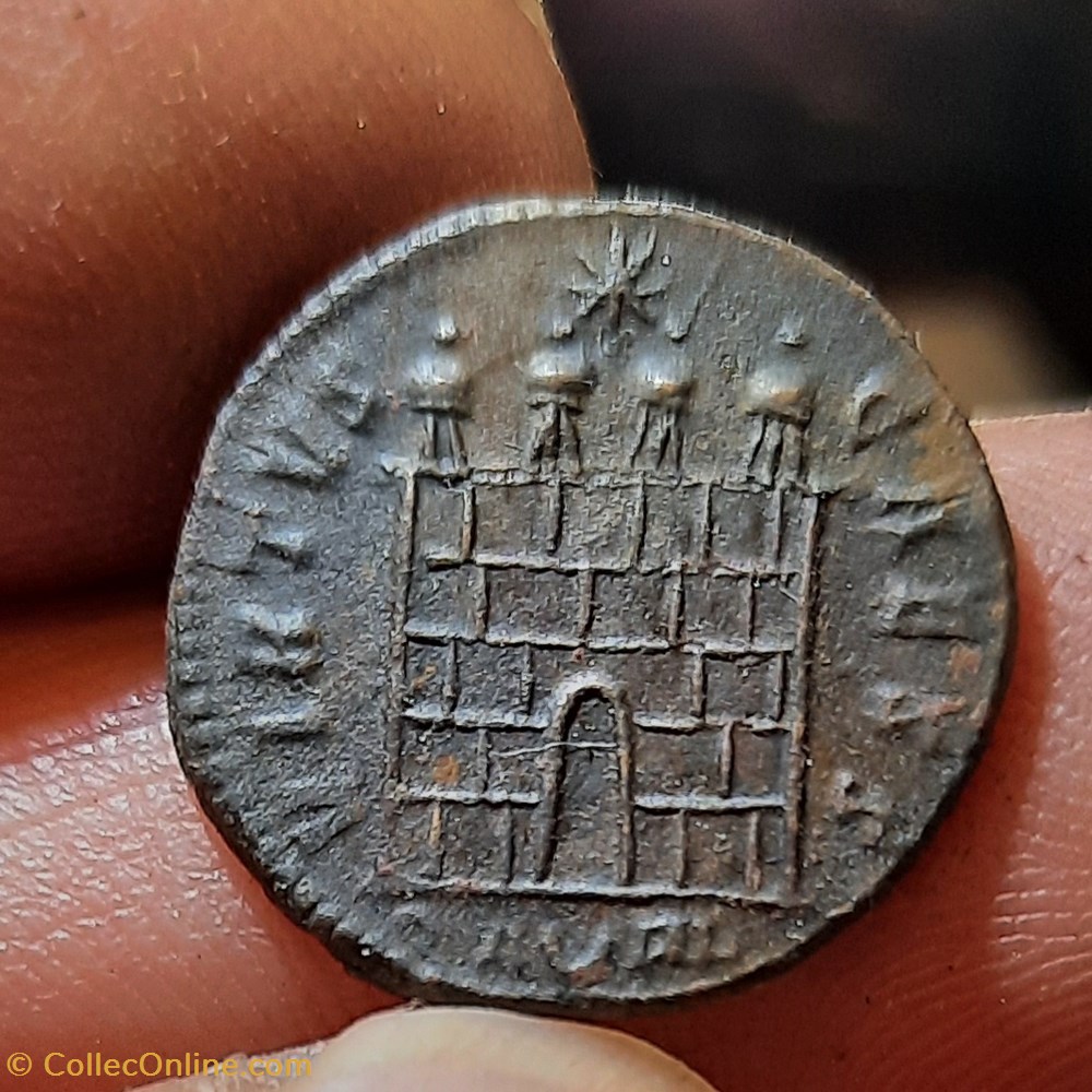 Constantin 2 A/Buste laure a g R/Porte de camp +325+327 D18.8 P3.12g C239 RIC 289 monnaies antiquite av jc ap romaines republicaines imperiales constantin 2 a buste laure a g r porte de camp 325 327 d18 8 p3 12g c239 ric 289