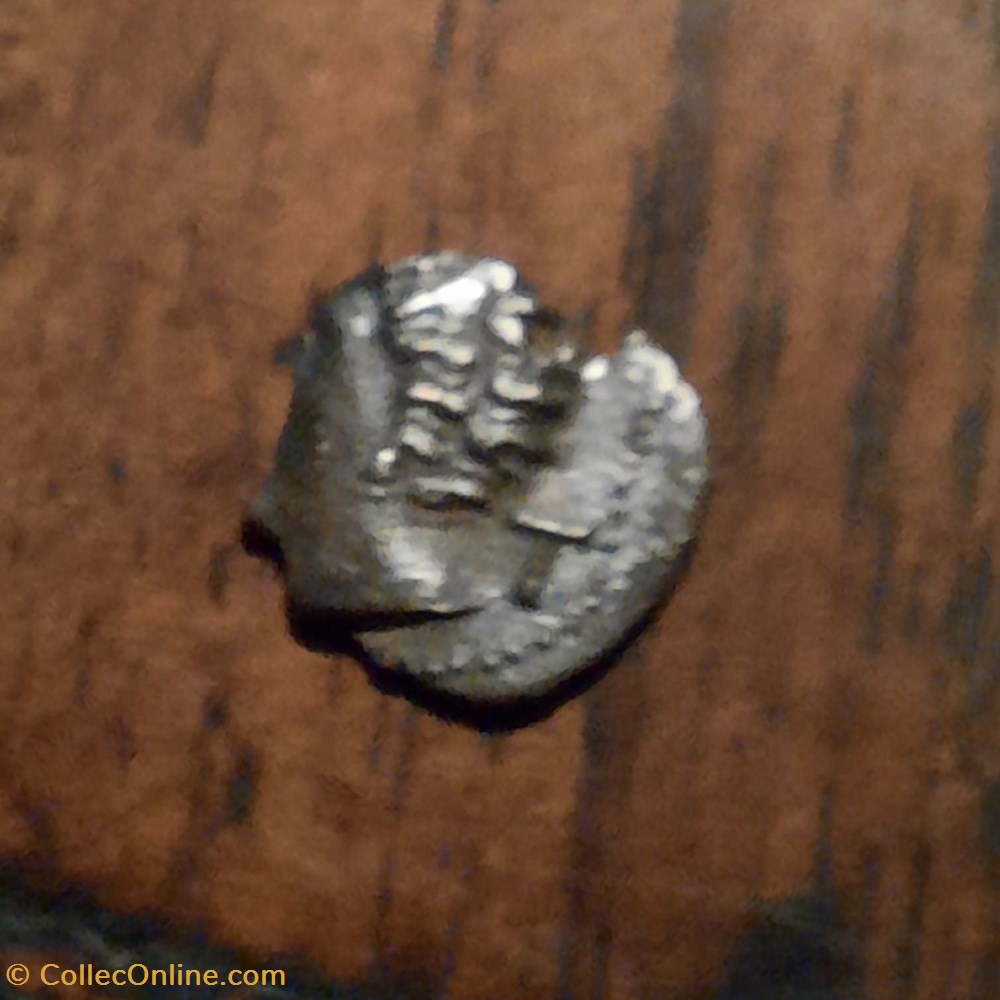 Obole Volques Arecomiques A/Tete a g T derriere la nuque R/Roue MA -75-25 D9.5 P0.28 Feugere OBV-8 monnaie antique av jc ap obole volques arecomiques a tete a g t derriere la nuque r roue ma 75 25 d9 5 p0 28 feugere obv 8