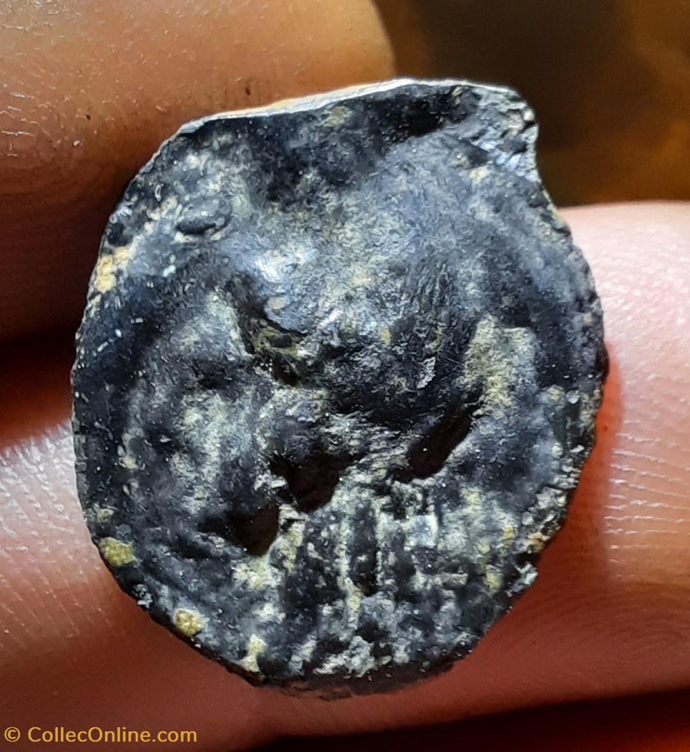 Bituriges A / Tete casquee a d R/Taureau a d -175-100 D20 P3.41g PTM110 monnaies antiquite av jc ap celtes bituriges a tete casquee a d r taureau a d 175 100 d20 p3 41g ptm110