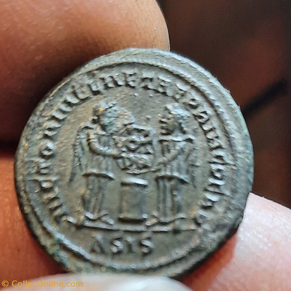 Constantin 1° A / Tete casquee a d R/Victoires face a face +318+319 D20.3 P3.50g C640 RIC53 RCV16302 monnaies antiquite av jc ap romaines republicaines imperiales constantin 1 a tete casquee a d r victoires face a face 318 319 d20 3 p3 50g c640 ric53 rcv16302
