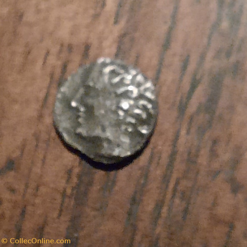 Obole Volque Arecomique A /Tete a g un T derriere R/Roue MA -75-25 D9 P0.48g Feugere OBV8 monnaie antique av jc ap obole volque arecomique a tete a g un t derriere r roue ma 75 25 d9 p0 48g feugere obv8