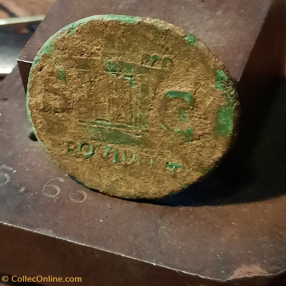 monnaie antique av jc romaine republicaine imperiale auguste frappe grand flan a tete radiee a g r autel provident sc 31 37 d 34 5 p10 66 rcv1789