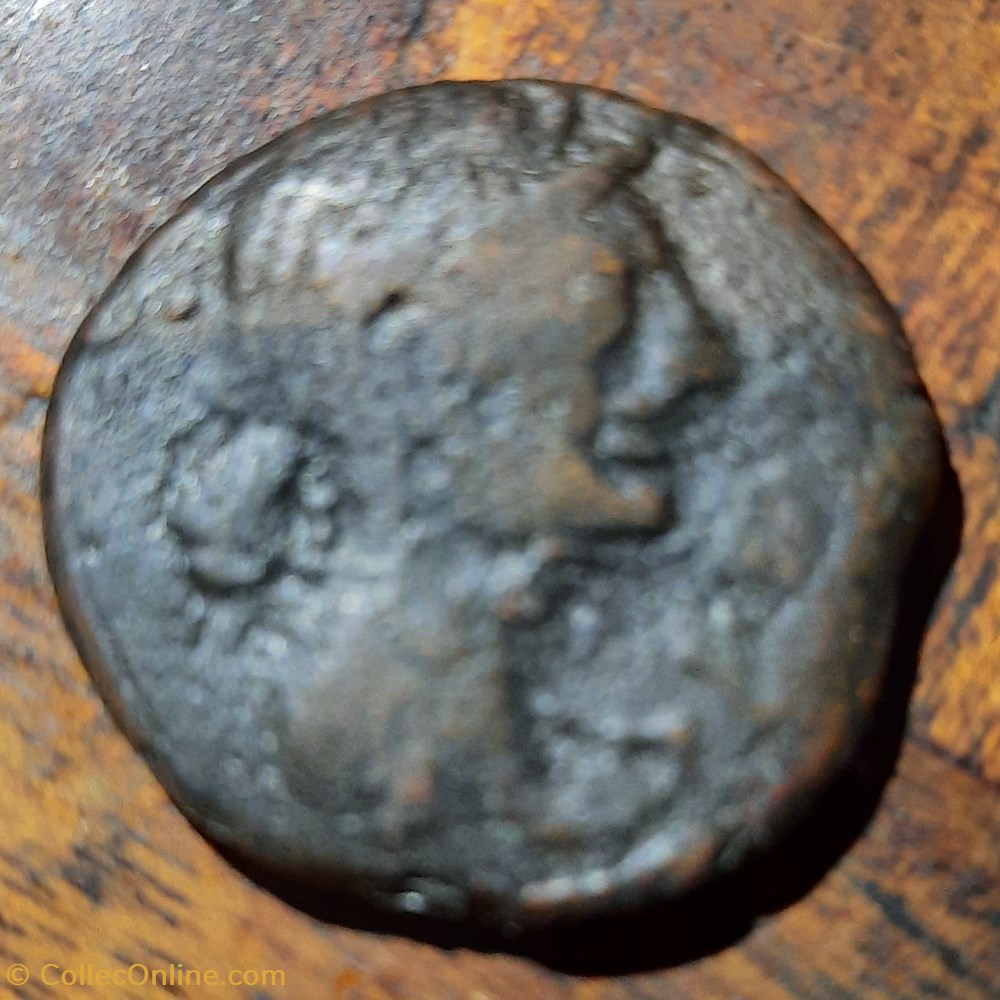 Nedenes/Neronken A/Tete feminine a d R /Taureau a d -150-75 D25.7 P 1.84g Feugere IBL 2449 BN 2448 monnaie antique av jc ap gauloise nedenes neronken a tete feminine a d r taureau a d 150 75 d25 7 p 1 84g feugere ibl 2449 bn 2448