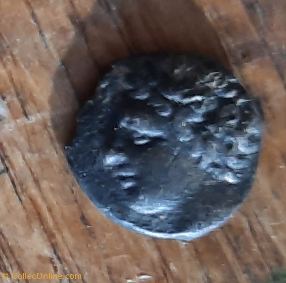 Marseille obole A /Tete Apollon a g R /Roue avec rayons -300-100 D8.6 P 0.40 g Feugere OBM 11 a monnaie antique jc gauloise marseille obole a tete apollon a g r roue avec rayons 300 100 d8 6 p 0 40 g feugere obm 11 a