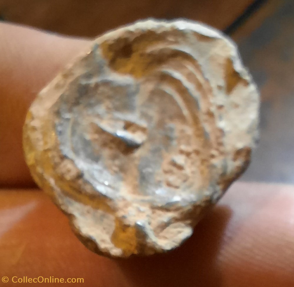 Poincon ou coin Monetaire antique (sud est) visage a g P 37.54g forme conique monnaies antiquite av jc ap celtes poincon ou coin monetaire antique sud est visage a g p 37 54g forme conique