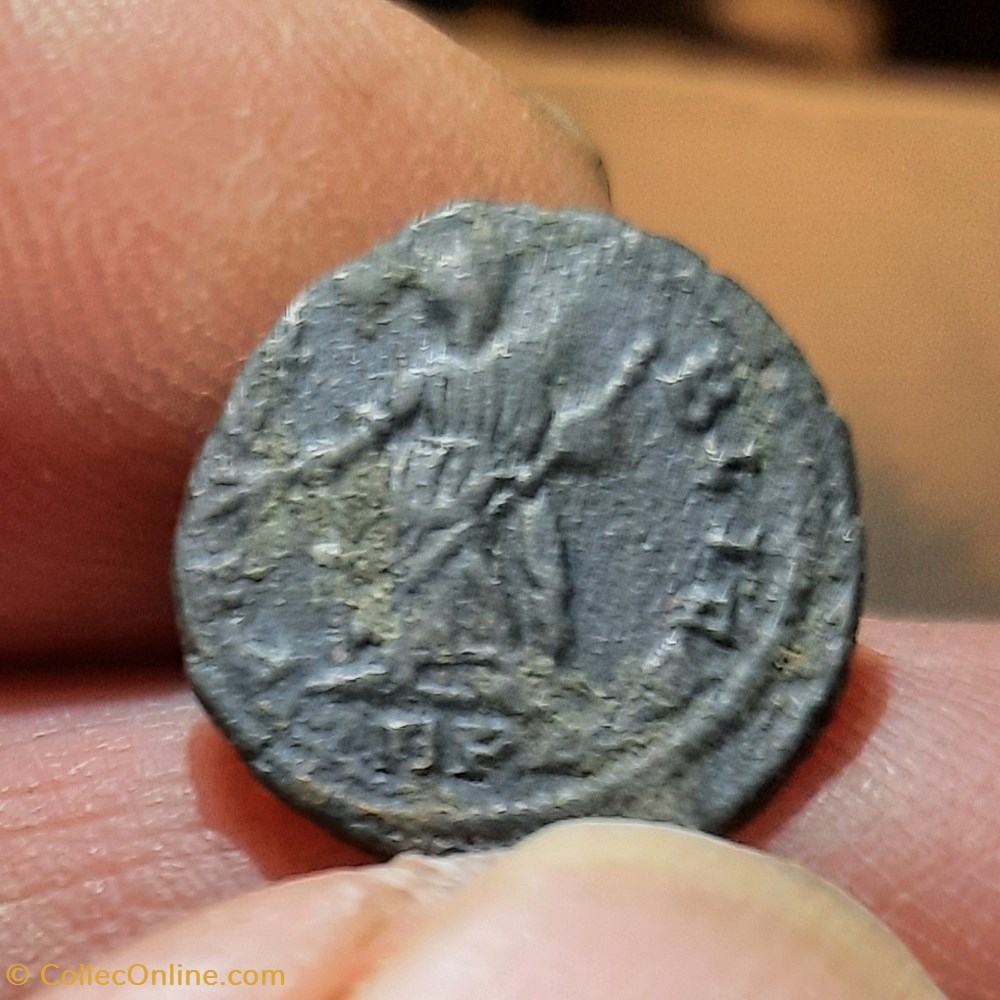 Helene A/ Buste diademe a d R/ Paix debout a g D15.1 P1.50g RIC90 NBD13174 monnaies antiquite av jc ap romaines republicaines imperiales helene a buste diademe a d r paix debout a g d15 1 p1 50g ric90 nbd13174