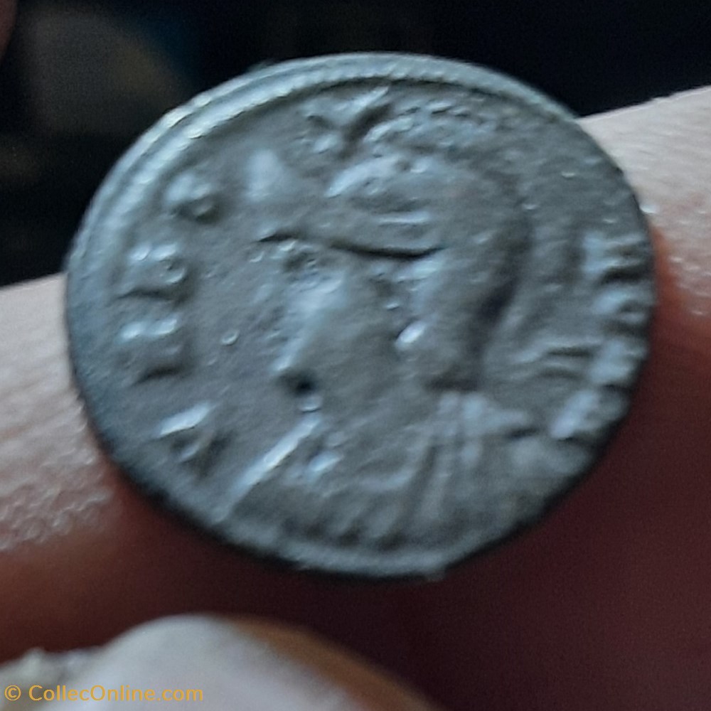 Rome A/Tete casquee de Rome a g R/ Louve a g +330+331 D17.7 P1.93g RIC 195 C17 monnaies antiquite av jc ap romaines republicaines imperiales rome a tete casquee de rome a g r louve a g 330 331 d17 7 p1 93g ric 195 c17
